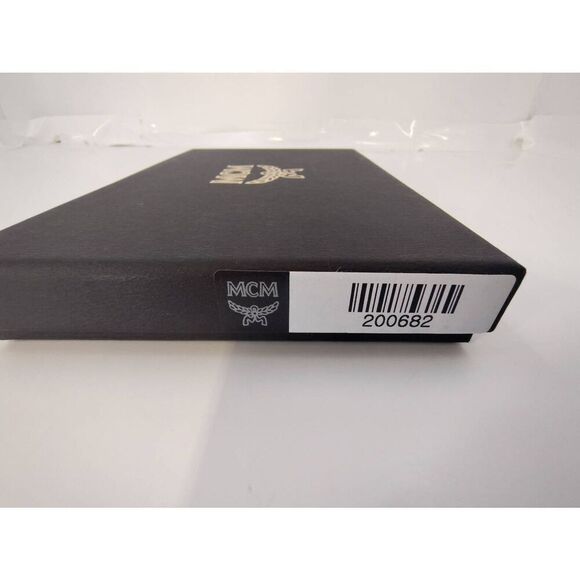 MCM LEATHER TWO COLOR PASSPORT WALLET WITH DUST COVER NEW IN BOX - Picture 11 of 12